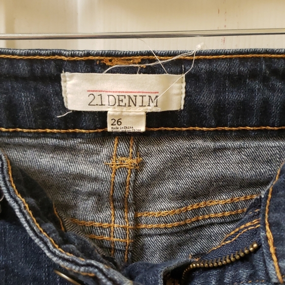 Distressed denim shorts - Picture 3 of 3